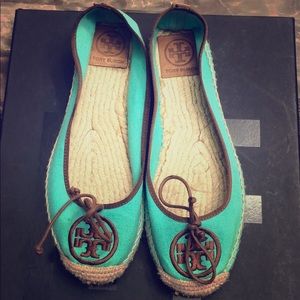 Tory Burch Tiffany blue flats in canvas size 8